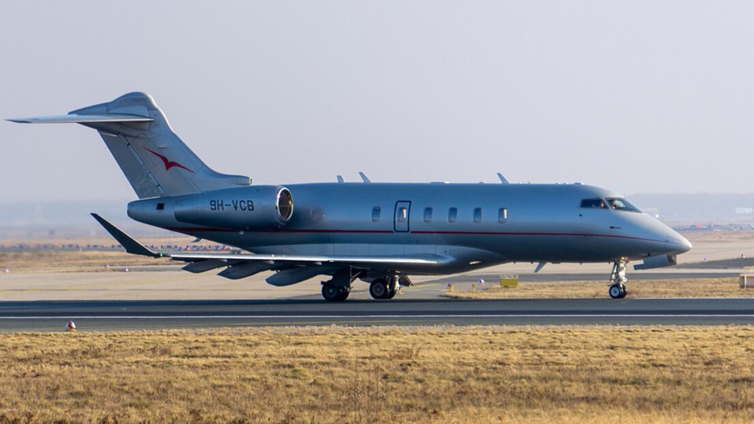 Bombardier Challenger 350 — a representative super-midsize jet
